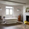 Gelber Sessel Im Klassischen Bad Mit … – Bild Kaufen – 12574975 inside Sessel Für Badezimmer