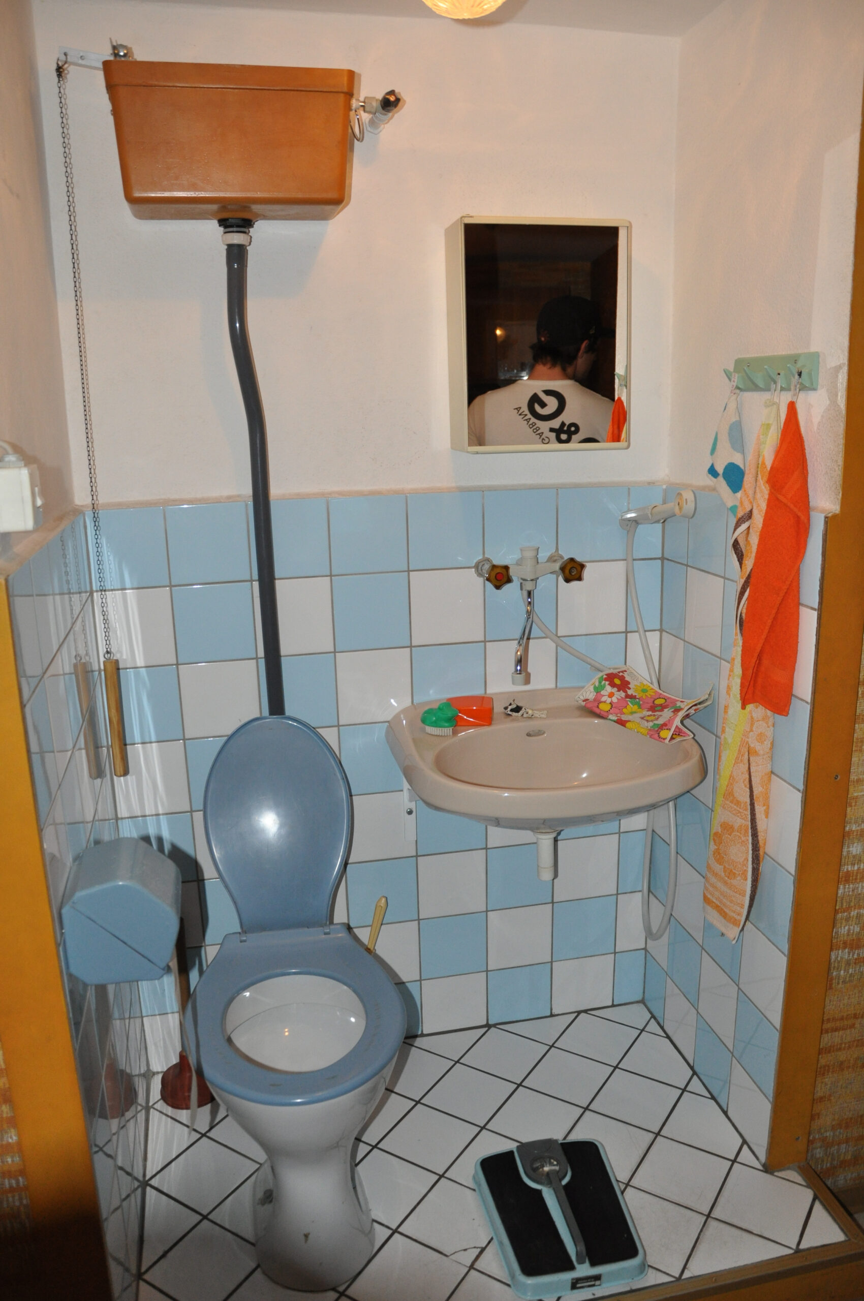 File:ddr-Museum Berlin Bad Mit Toilette - Wikimedia Commons throughout Ddr Badezimmer